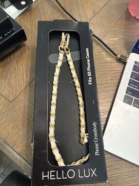 Hello Lux phone 
Crossbody